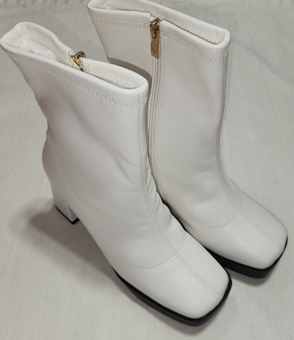 White ankle boots size 8- Brand unknown